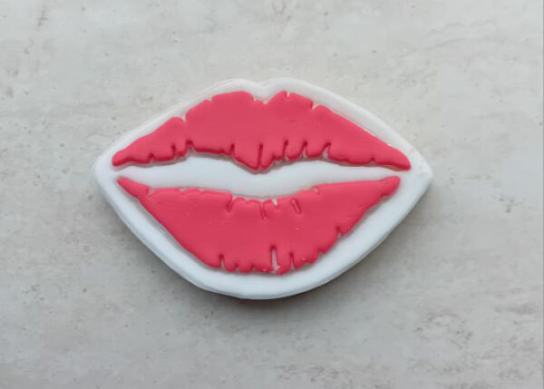 Prachtige cookie cutter van lippen die bij de Valentijn cookie cutters hoort